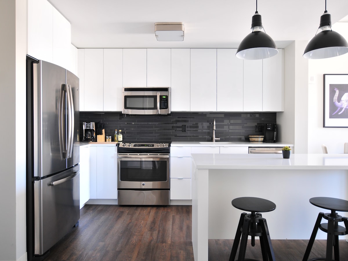 Fitted kitchen installation